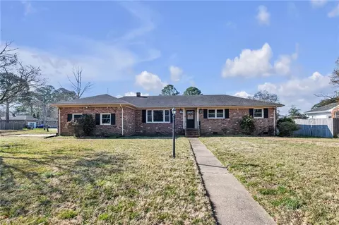 524 Summit Ridge Dr, Chesapeake, VA 23322