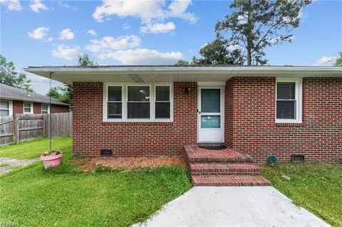 2856 Flag Rd, Chesapeake, VA 23323