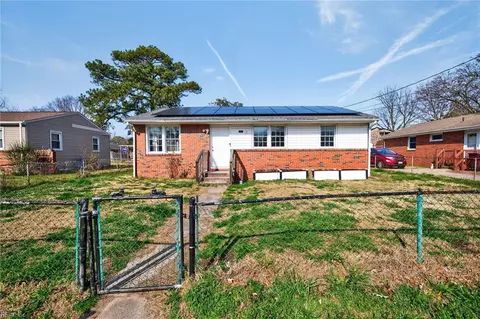 3005 Mattox Dr, Chesapeake, VA 23325
