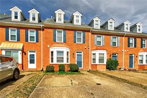 1207 Killington Sq, Chesapeake, VA 23320