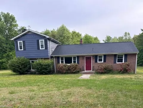 5718 Custis Millpond Rd, West Point, VA 23181