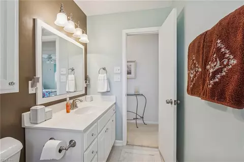 Bath - 702 Kings View Ct, Hampton, VA 23669 photo 2 of 2