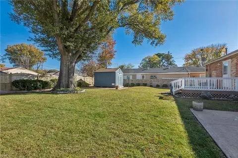Exterior - 702 Kings View Ct, Hampton, VA 23669 photo 3 of 8