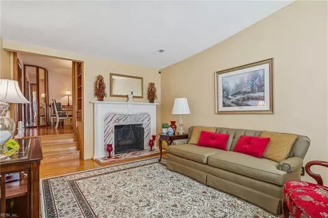Living - 702 Kings View Ct, Hampton, VA 23669 photo 2 of 2
