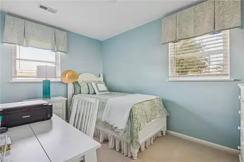Bedroom - 702 Kings View Ct, Hampton, VA 23669 photo 4 of 6