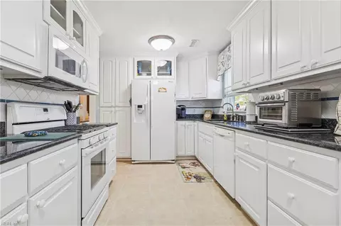Kitchen - 702 Kings View Ct, Hampton, VA 23669 photo 1 of 5
