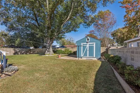Exterior - 702 Kings View Ct, Hampton, VA 23669 photo 6 of 8
