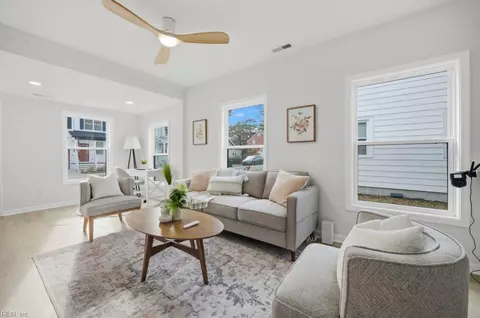 29 E Taylor Ave, Hampton, VA 23663