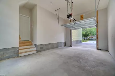 Entry Way - 515 Buckroe Ave, Hampton, VA 23664 photo 7 of 7