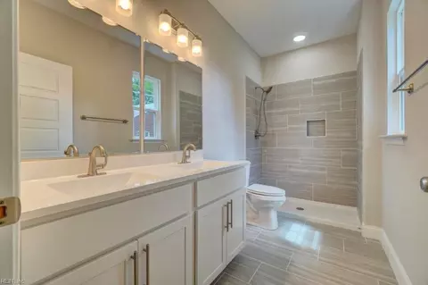 Bath - 515 Buckroe Ave, Hampton, VA 23664 photo 1 of 4