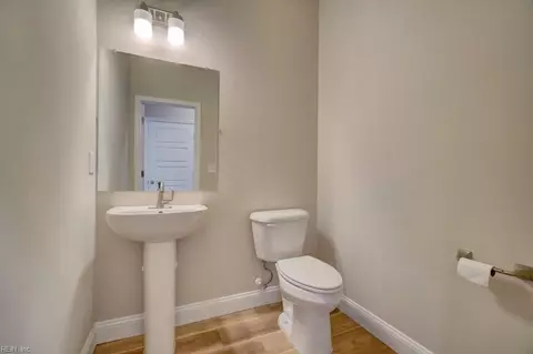 Entry Way - 515 Buckroe Ave, Hampton, VA 23664 photo 3 of 7