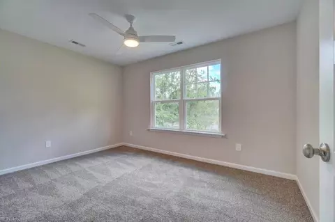 Bedroom - 515 Buckroe Ave, Hampton, VA 23664 photo 4 of 8