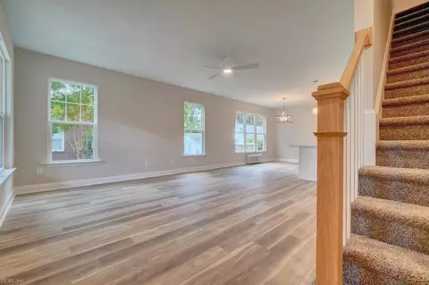 Entry Way - 515 Buckroe Ave, Hampton, VA 23664 photo 2 of 7
