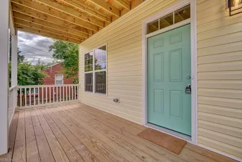 Exterior - 515 Buckroe Ave, Hampton, VA 23664 photo 2 of 3
