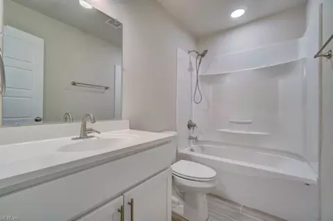 Bath - 515 Buckroe Ave, Hampton, VA 23664 photo 4 of 4
