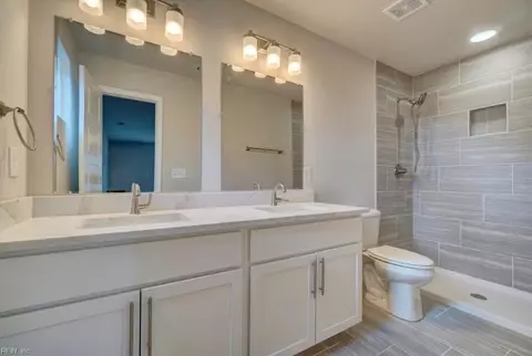 Bath - 515 Buckroe Ave, Hampton, VA 23664 photo 3 of 4