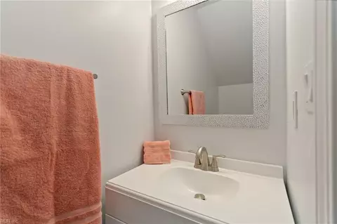 Bath - 13 Cantamar Ct, Hampton, VA 23664 photo 1 of 4