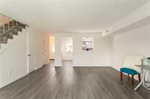 Living - 13 Cantamar Ct, Hampton, VA 23664 photo 5 of 5
