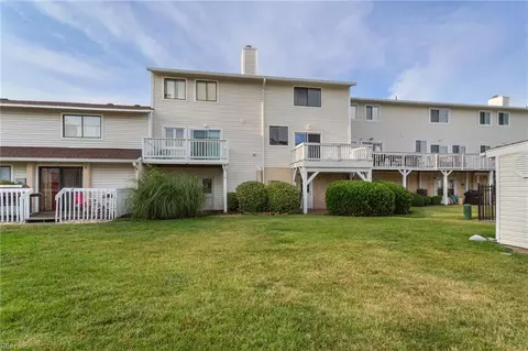Exterior - 13 Cantamar Ct, Hampton, VA 23664 photo 2 of 6