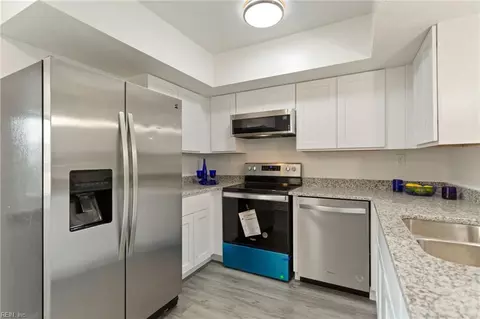 Kitchen - 13 Cantamar Ct, Hampton, VA 23664 photo 3 of 3