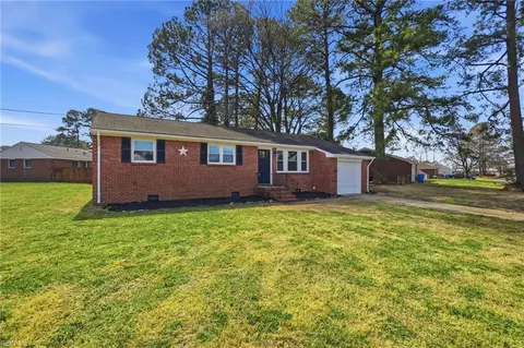 1512 Boxwood Dr, Chesapeake, VA 23323