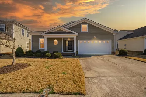 5060 Kings Grant Cir, Suffolk, VA 23434