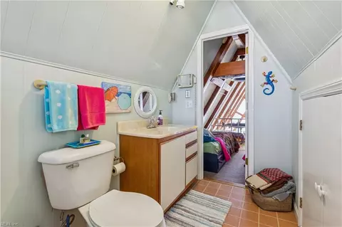 Bath - 750 N First St, Hampton, VA 23664 photo 5 of 6