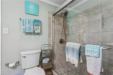 Bath - 750 N First St, Hampton, VA 23664 photo 3 of 6