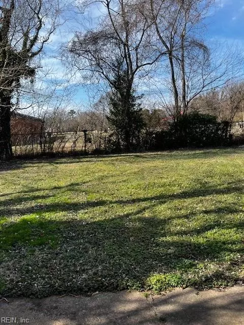 Exterior - 1119 N Mallory St, Hampton, VA 23663 photo 2 of 3