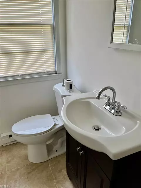 Bath - 1119 N Mallory St, Hampton, VA 23663 photo 1 of 2