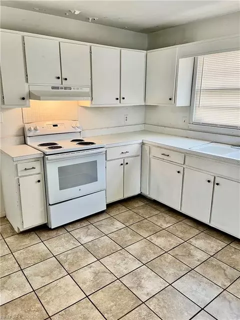 Kitchen - 1119 N Mallory St, Hampton, VA 23663 photo 2 of 3