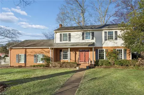 201 Harwood Dr, Yorktown, VA 23692