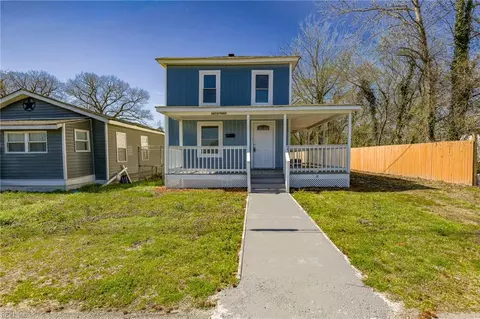 207 S 7th St, Suffolk, VA 23434