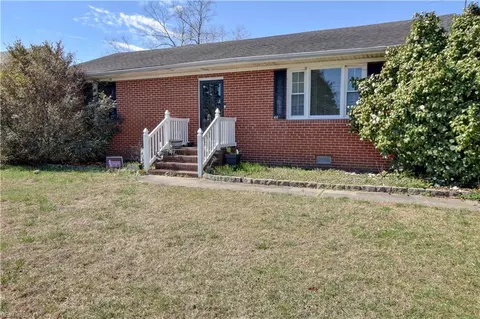 44 N Court St, Windsor, VA 23487