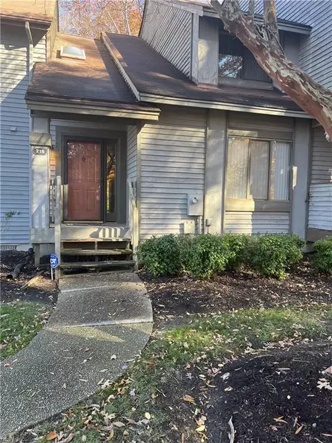 218 Misty Point Ln, Newport News, VA 23603