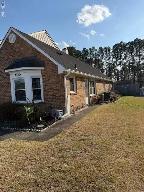 460 San Roman Dr, Chesapeake, VA 23322