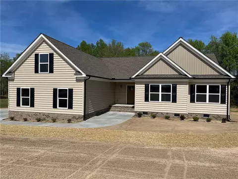 22160 Harvest Dr, Franklin, VA 23851