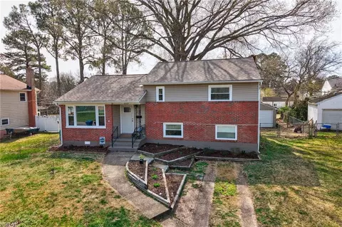 5529 Forest View Dr, Virginia Beach, VA 23455