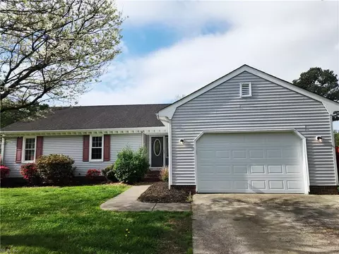 821 Lindale Dr, Chesapeake, VA 23320