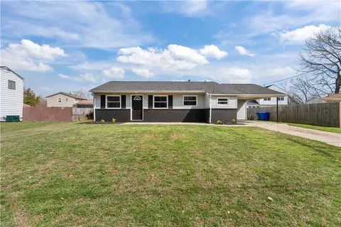 404 Pelican Ln, Virginia Beach, VA 23452
