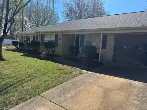 3701 Summer Pl, Virginia Beach, VA 23453