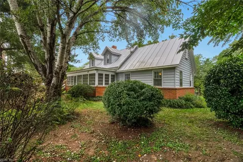 12915 General Puller Hwy, Hartfield, VA 23071