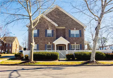 801 Westbrook Ln, Chesapeake, VA 23320