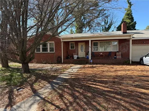 210 Sandpiper Dr, Portsmouth, VA 23704