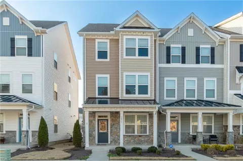 2017 Stanford Ln, Newport News, VA 23608