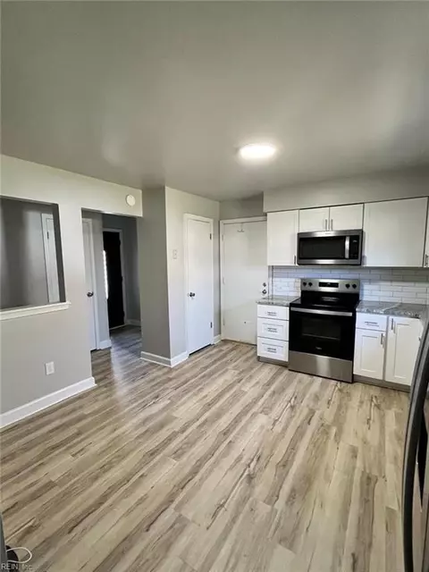 1114 Eaglewood Dr, Virginia Beach, VA 23454