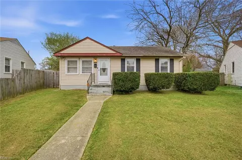 1926 N Lakeland Dr, Norfolk, VA 23518