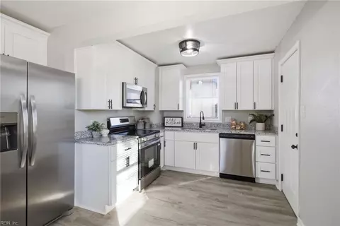 937 17th St, Newport News, VA 23607