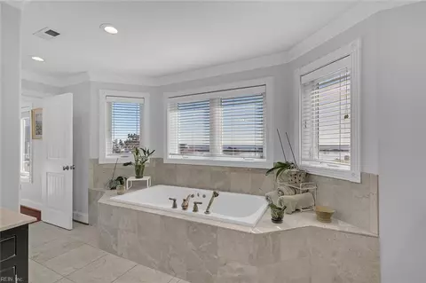 Bath - 27 Rileys Way, Hampton, VA 23664 photo 1 of 8