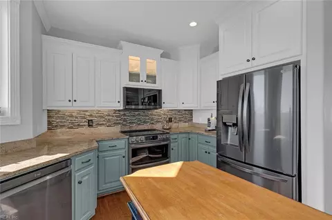 Kitchen - 27 Rileys Way, Hampton, VA 23664 photo 5 of 6